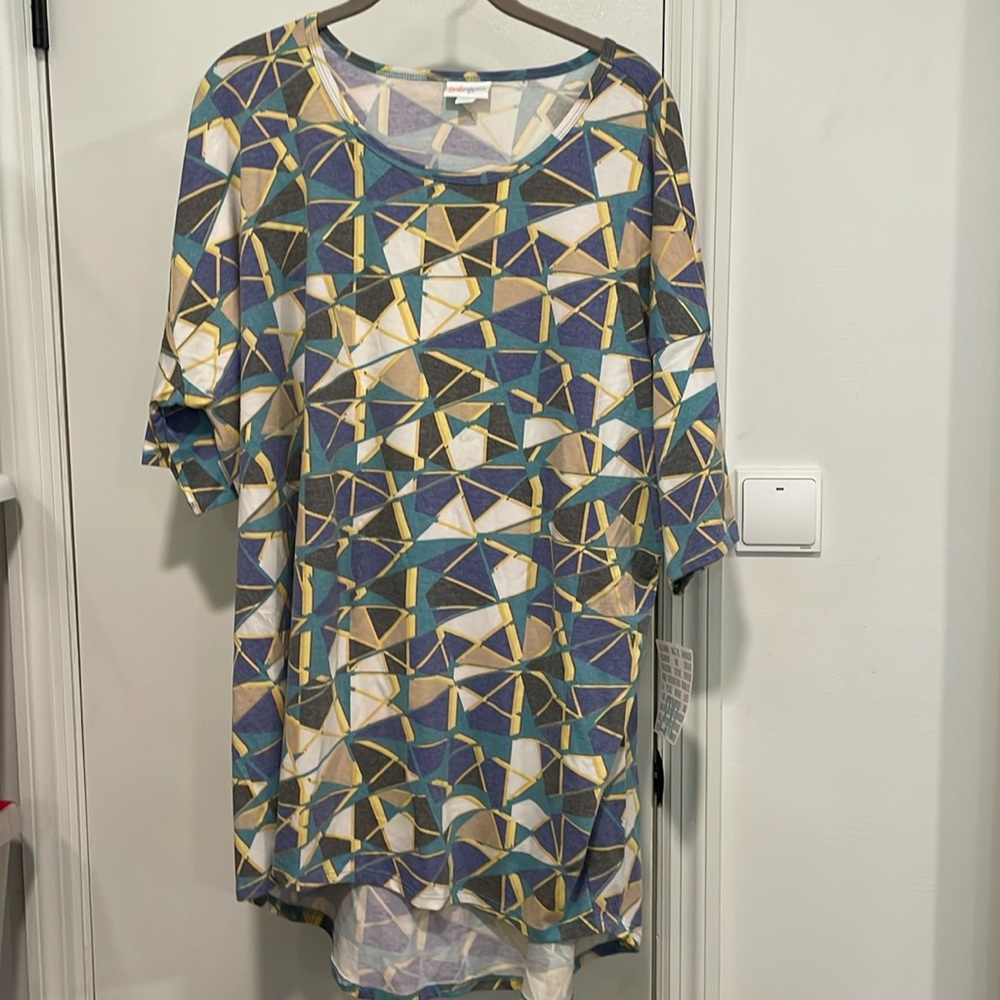 LuLaroe IRMA Shirt - 2xl